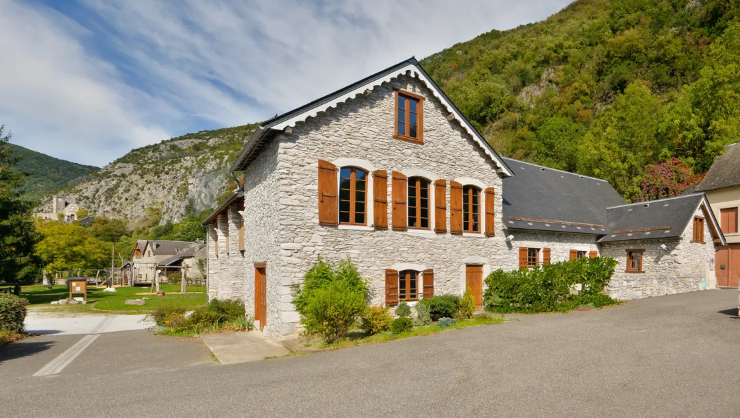 Réhabilitation d’un ancien moulin en centre d’art de taille de marbre