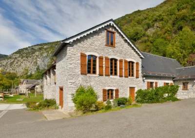 Réhabilitation d’un ancien moulin en centre d’art de taille de marbre