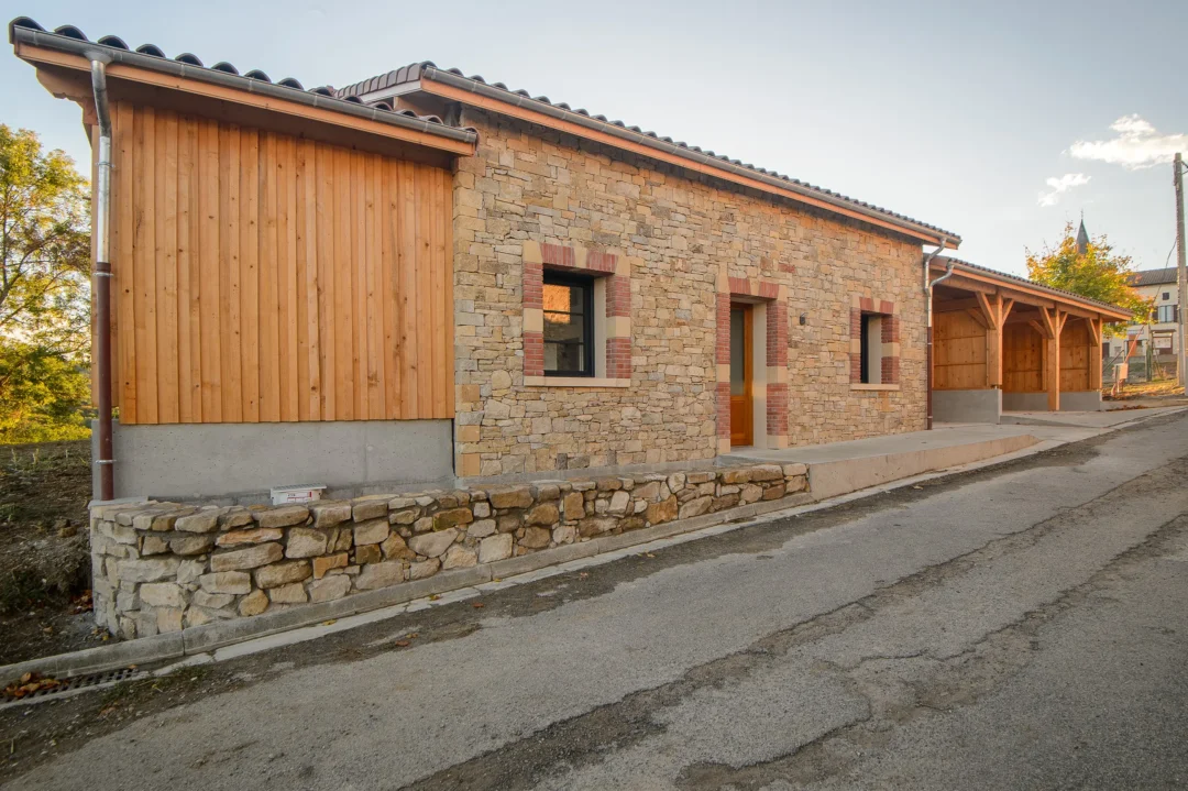 Démolition de l’ancienne école communale et construction de deux logements communaux