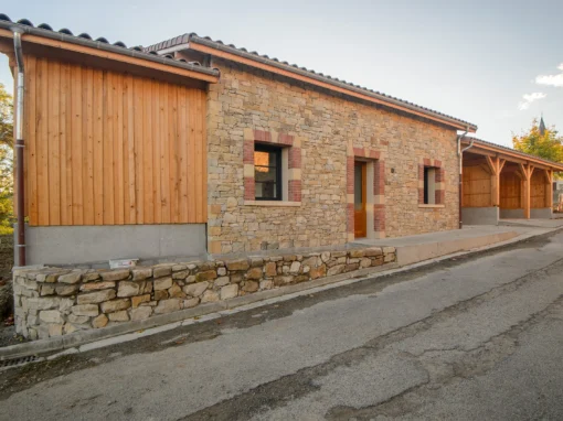 Démolition de l’ancienne école communale et construction de deux logements communaux